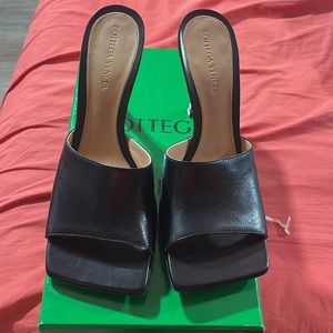 Never Worn Bottega Veneta Leather Stretch Mules Runs Small